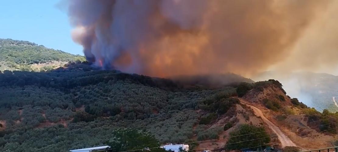 Υπό μερικό έλεγχο η φωτιά στο Κομπότι