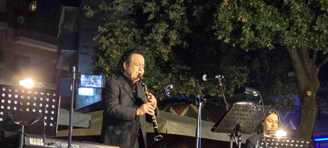 ΑΡΤΑ:''Ο ΓΛΥΚΥ ΜΟΥ ΕΑΡ'' ΜΕ ΤΟΝ ΒΑΣΙΛΗ ΣΑΛΕΑ
