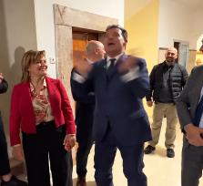 ΜέΡΑ25: Ο Άδωνις χοροπηδάει - Τα...