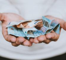 ΑΡΤΑ: ΗΛΙΚΙΩΜΕΝΟΣ ΕΧΑΣΕ 2.870 € ΜΕ...