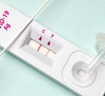 ΕΟΔΥ: ΑΥΞΗΣΗ ΠΑΡΟΥΣΙΑΣΕ Η ΘΕΤΙΚΟΤΗΤΑ ΓΙΑ SARS-COV2 ΚΑΙ ΓΡΙΠΗ
