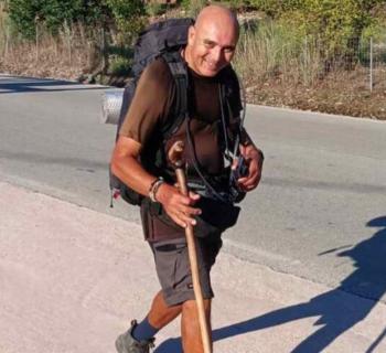 Άρτα:100 ημέρες περπάτημα, 3.000 χιλιόμετρα: Ο άνθρωπος που ενώνει το Παρίσι με την Ελλάδα περνά από την πόλη μας